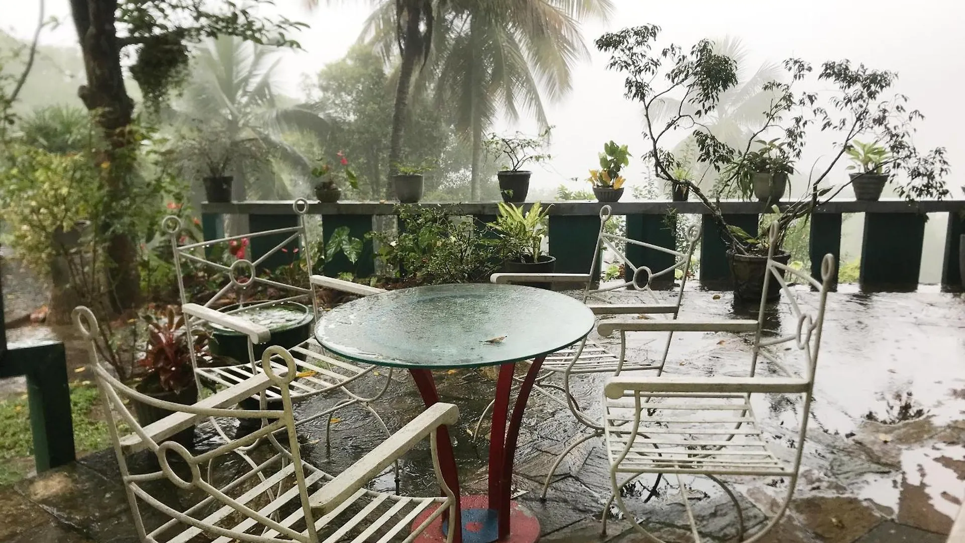 Hotel Nature Resort Layathraa Kandy